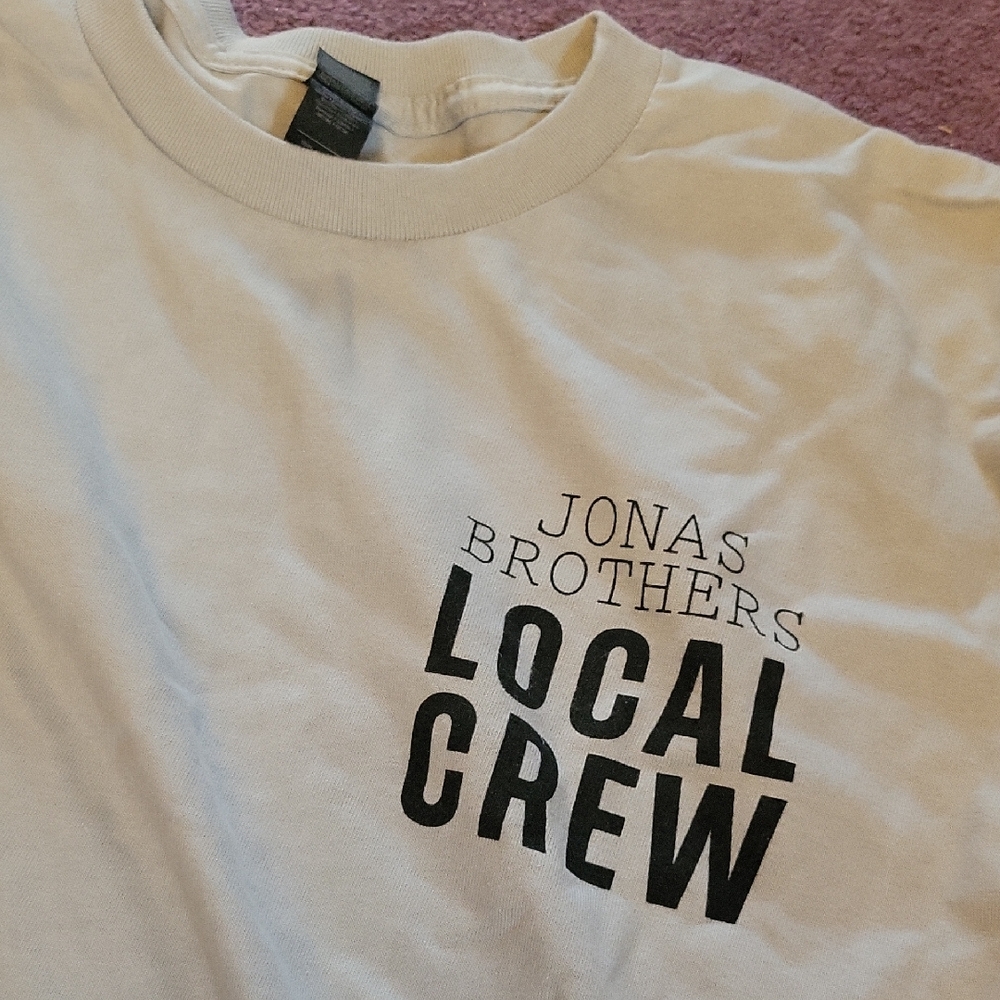 JONAS BROTHERS ROADIE CREW SHIRT. Gildan Heavy Cotton Grey T-Shirt XL